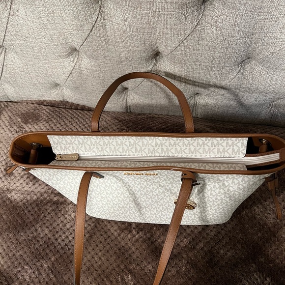 COPY - Michael Kors large drawstring tote bag, with zip closure. New never used… - Picture 8 of 8